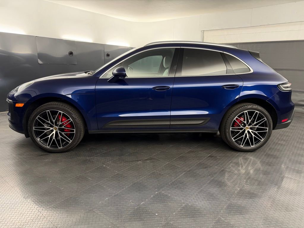 2025 Porsche Macan S photo 2