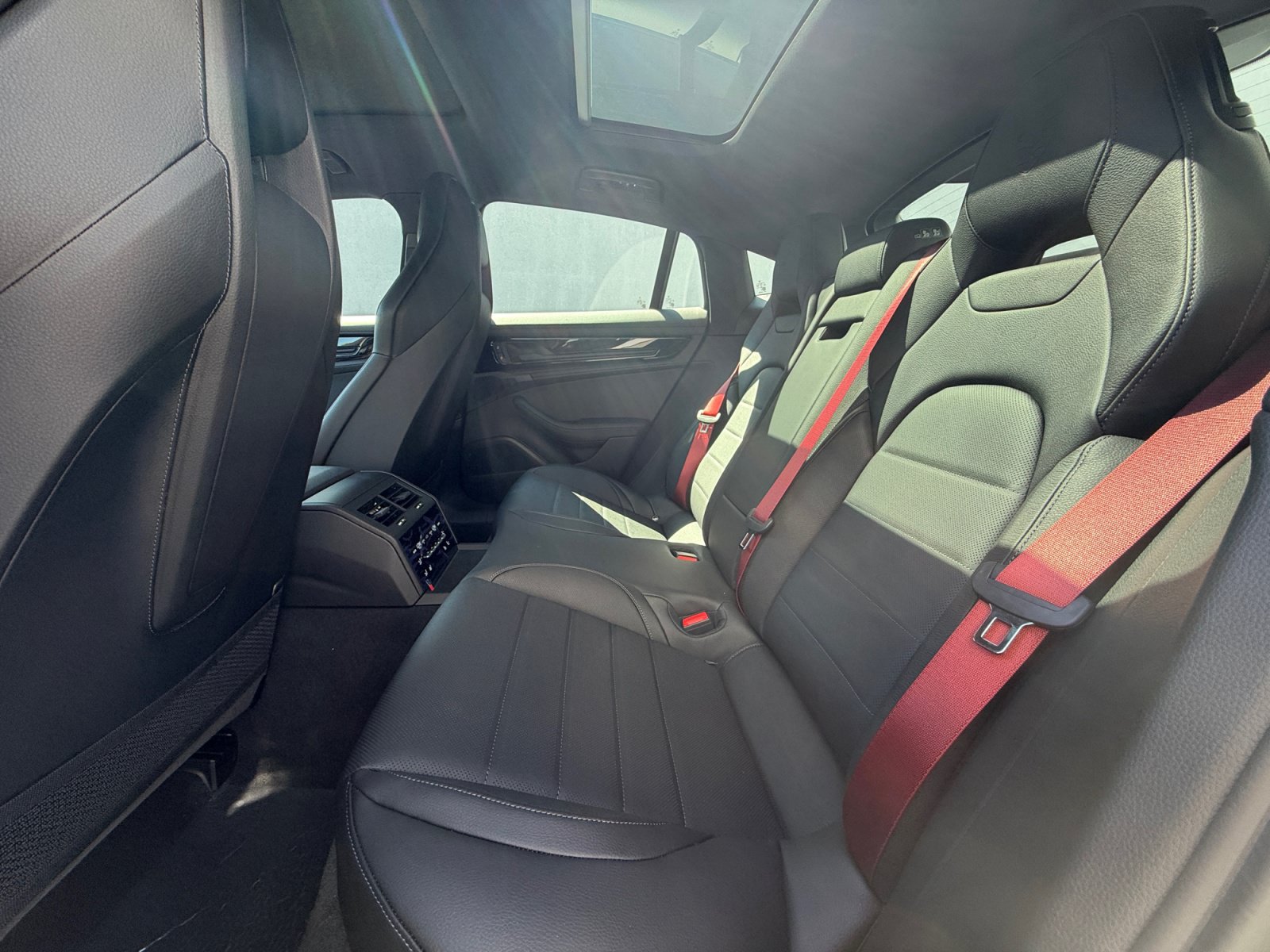 2025 Porsche Panamera Base - Photo 17