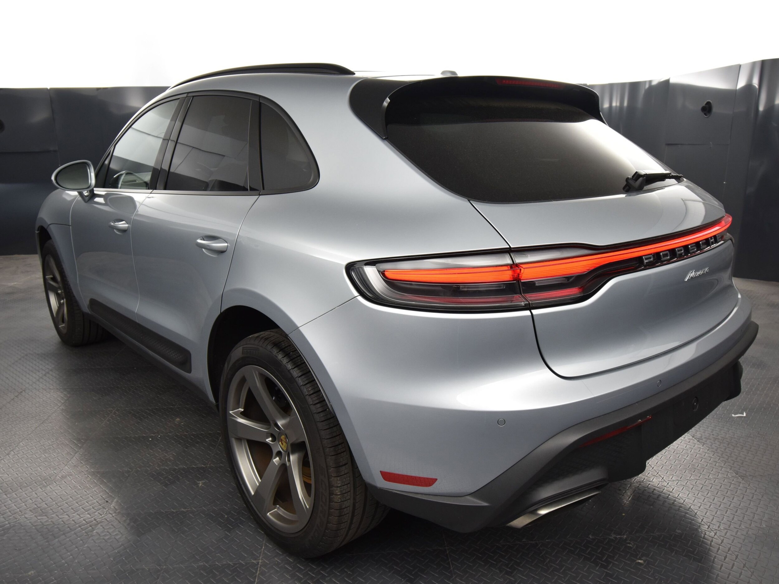 2024 Porsche Macan Base photo 3