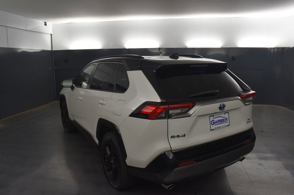 2019 Toyota RAV4 Hybrid XSE photo 3