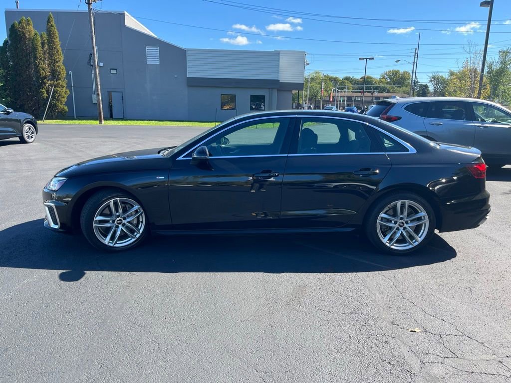 2022 Audi A4 45 S line Premium Plus photo 4
