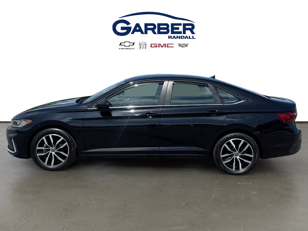 Used 2025 Volkswagen Jetta SE Sedan