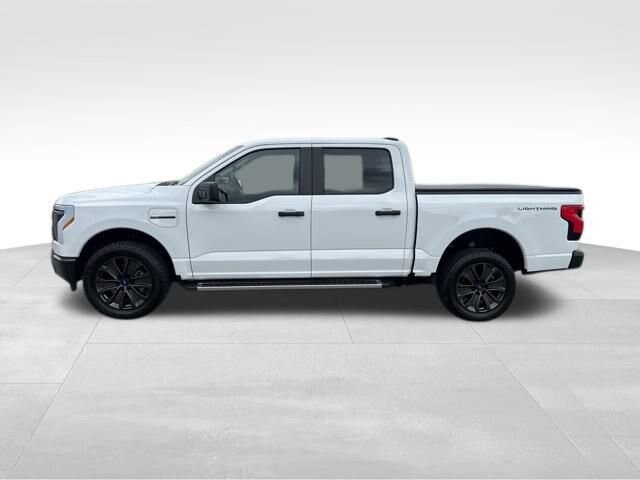 2023 Ford F-150 Lightning photo 2