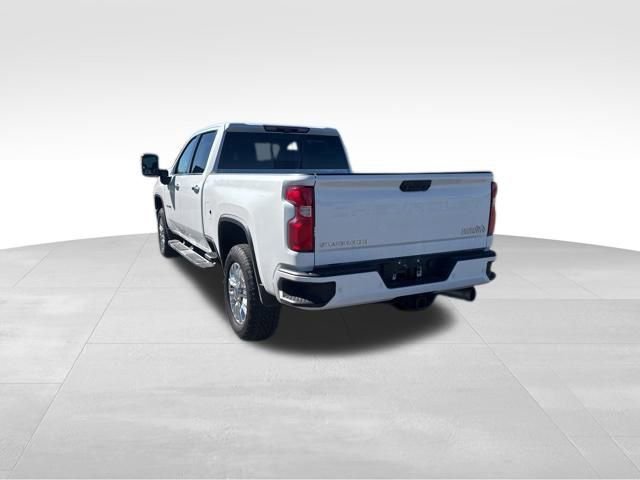 2022 Chevrolet Silverado 2500HD High Country photo 3