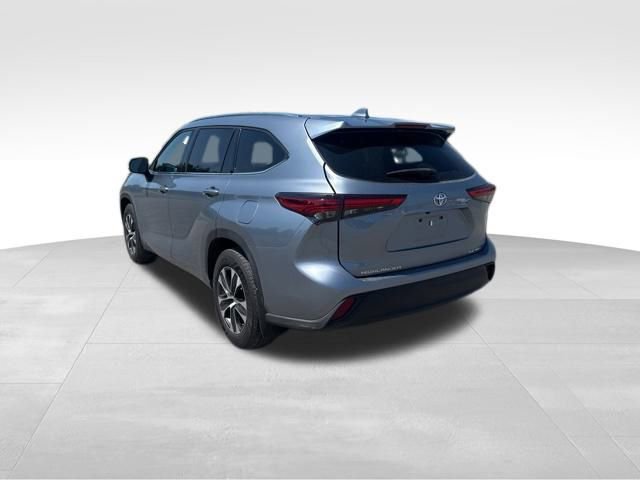 2020 Toyota Highlander XLE photo 2