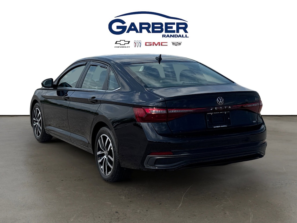 Used 2025 Volkswagen Jetta SE Sedan