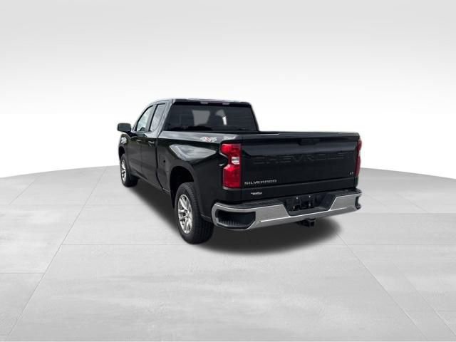 2021 Chevrolet Silverado 1500 LT photo 2