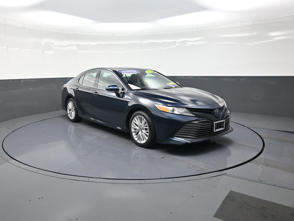 Used 2020 Toyota Camry Hybrid XLE Sedan