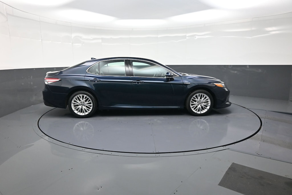 Used 2020 Toyota Camry Hybrid XLE Sedan
