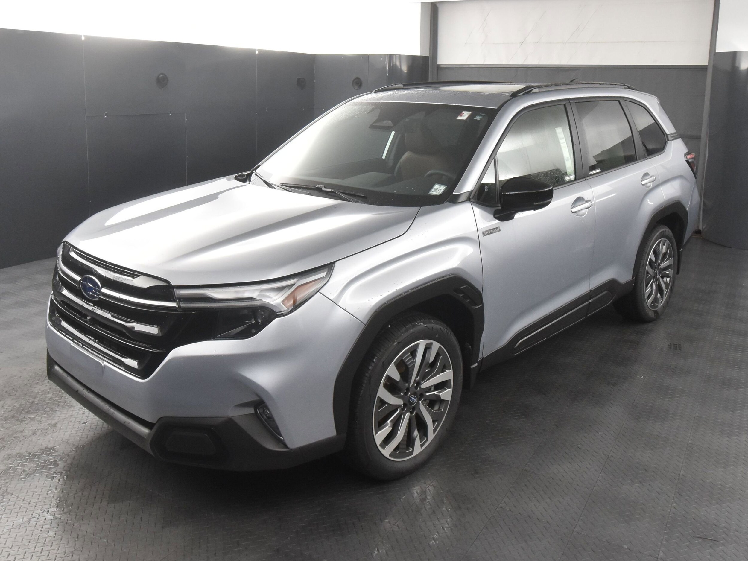 2025 Subaru Forester Touring photo 2