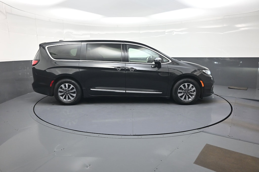 Used 2023 Chrysler Pacifica Hybrid Limited Van Passenger Van