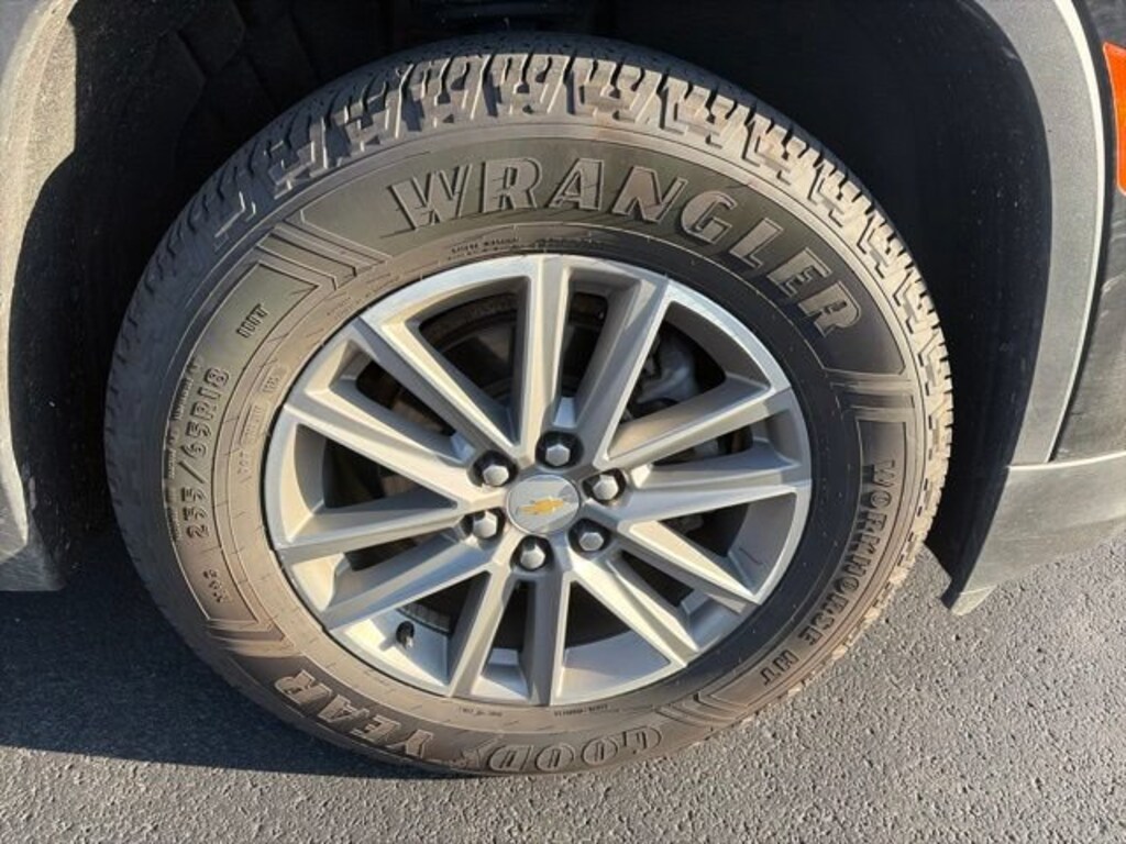 Used 2023 Chevrolet Traverse LT SUV