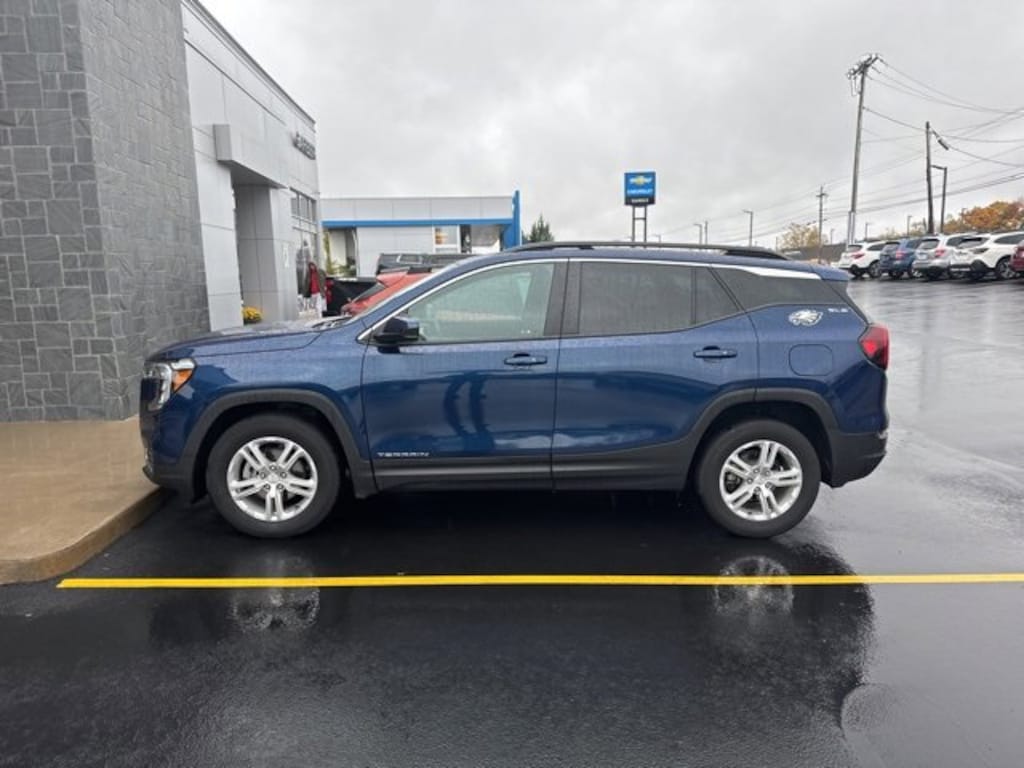 Used 2022 GMC Terrain SLE SUV