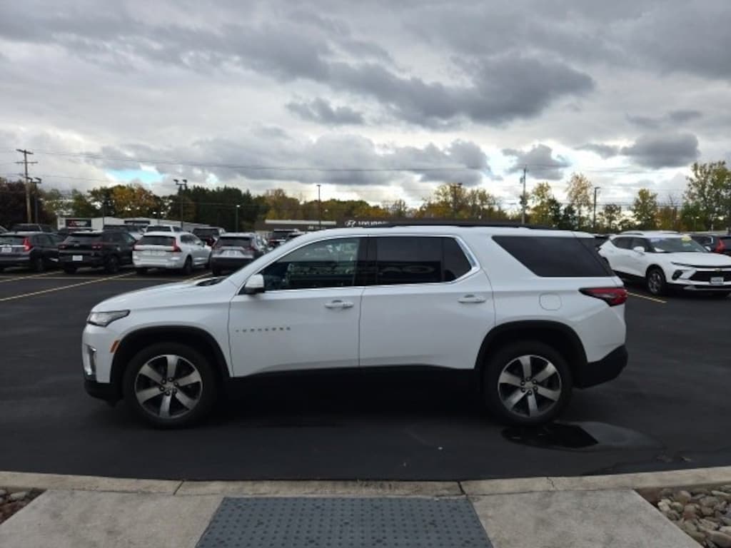 Used 2023 Chevrolet Traverse LT Leather SUV