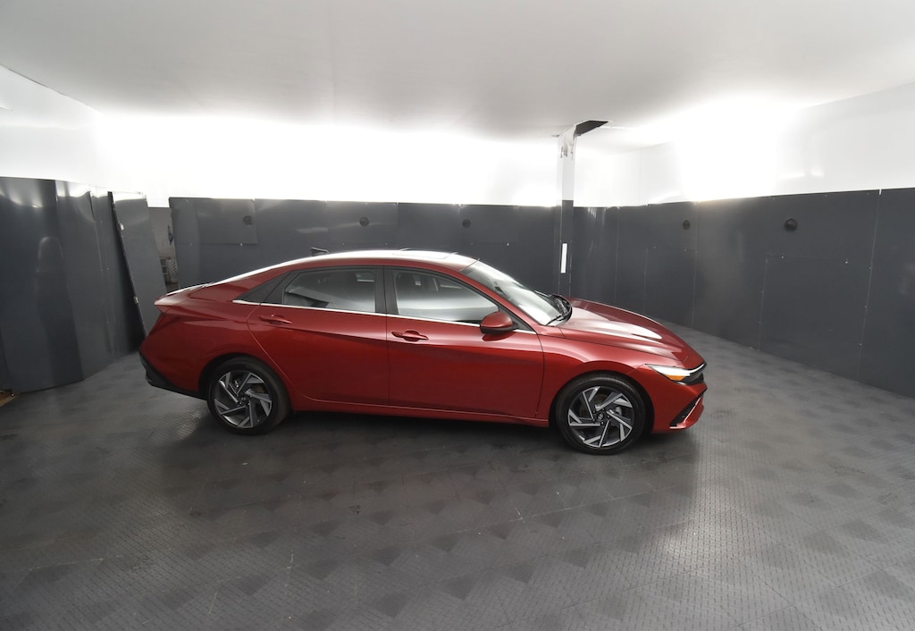 Used 2025 Hyundai Elantra SEL Convenience Sedan
