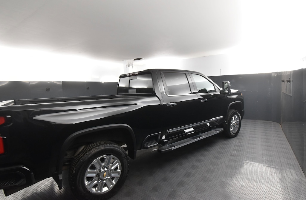 Used 2025 Chevrolet Silverado 2500HD High Country Truck Crew Cab