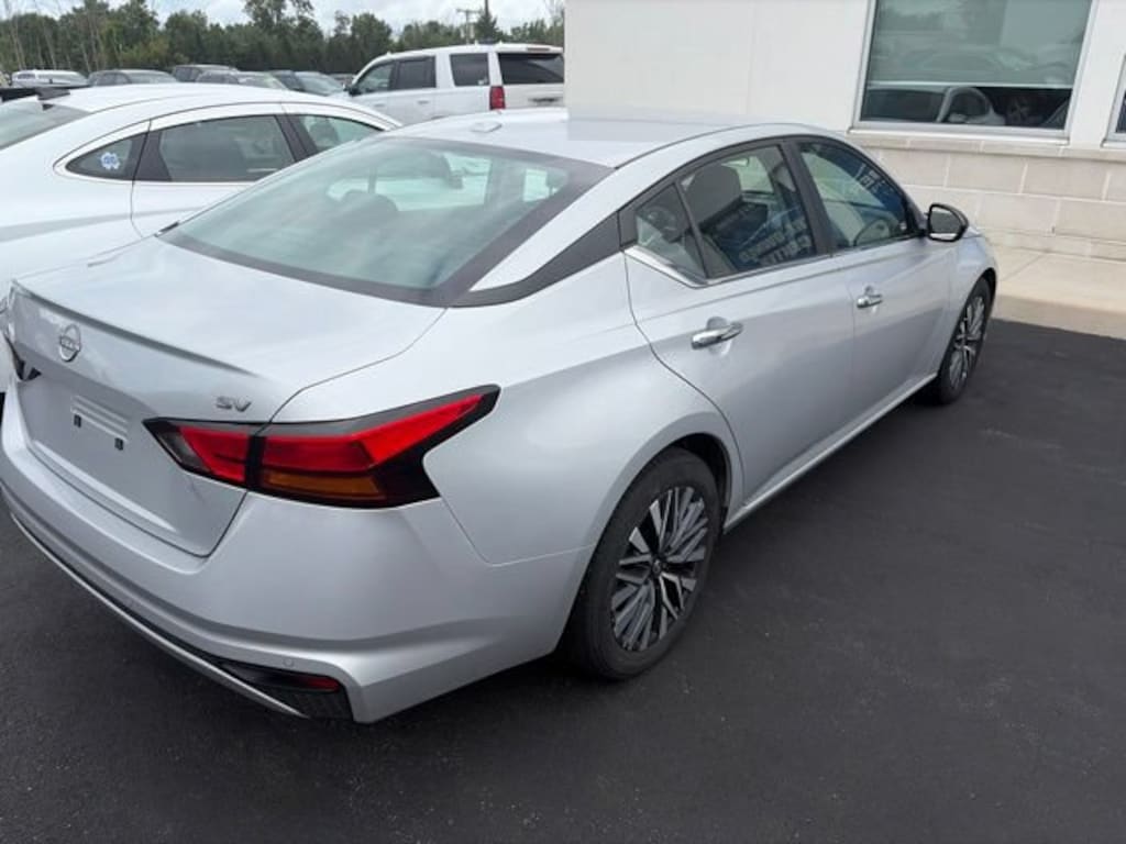 Used 2024 Nissan Altima 2.5 SV Sedan