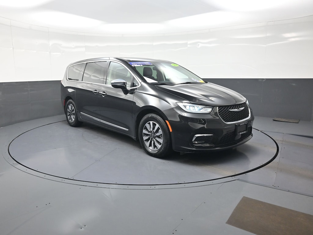 Used 2023 Chrysler Pacifica Hybrid Limited Van Passenger Van