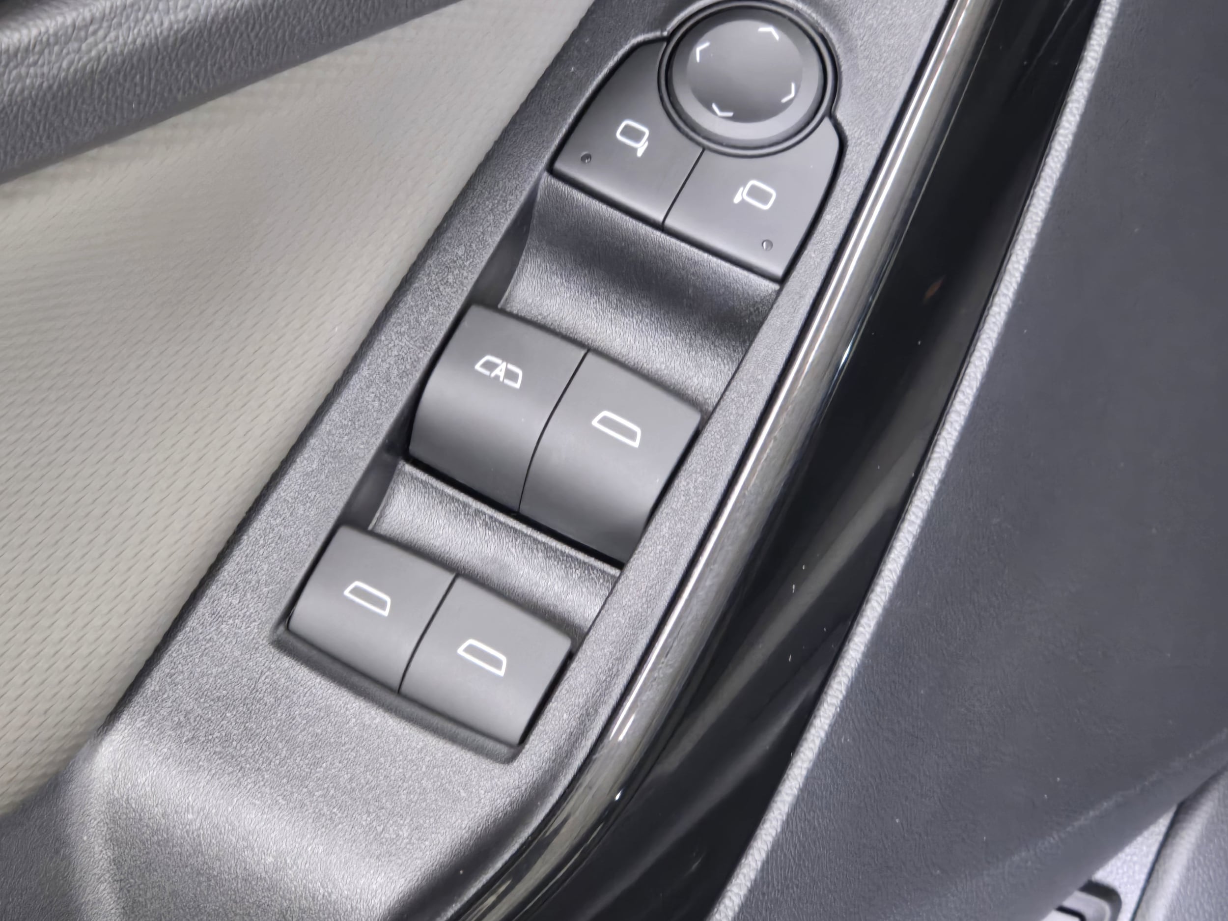 2027 Chevrolet Equinox LT - Photo 20