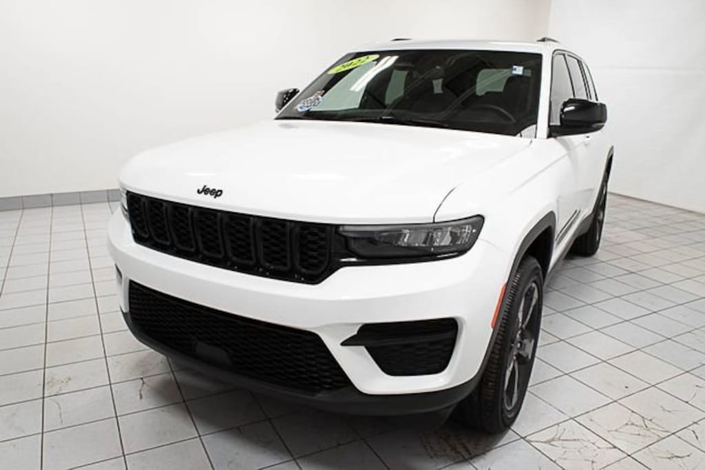 Used 2022 Jeep Grand Cherokee Altitude 4x4 SUV
