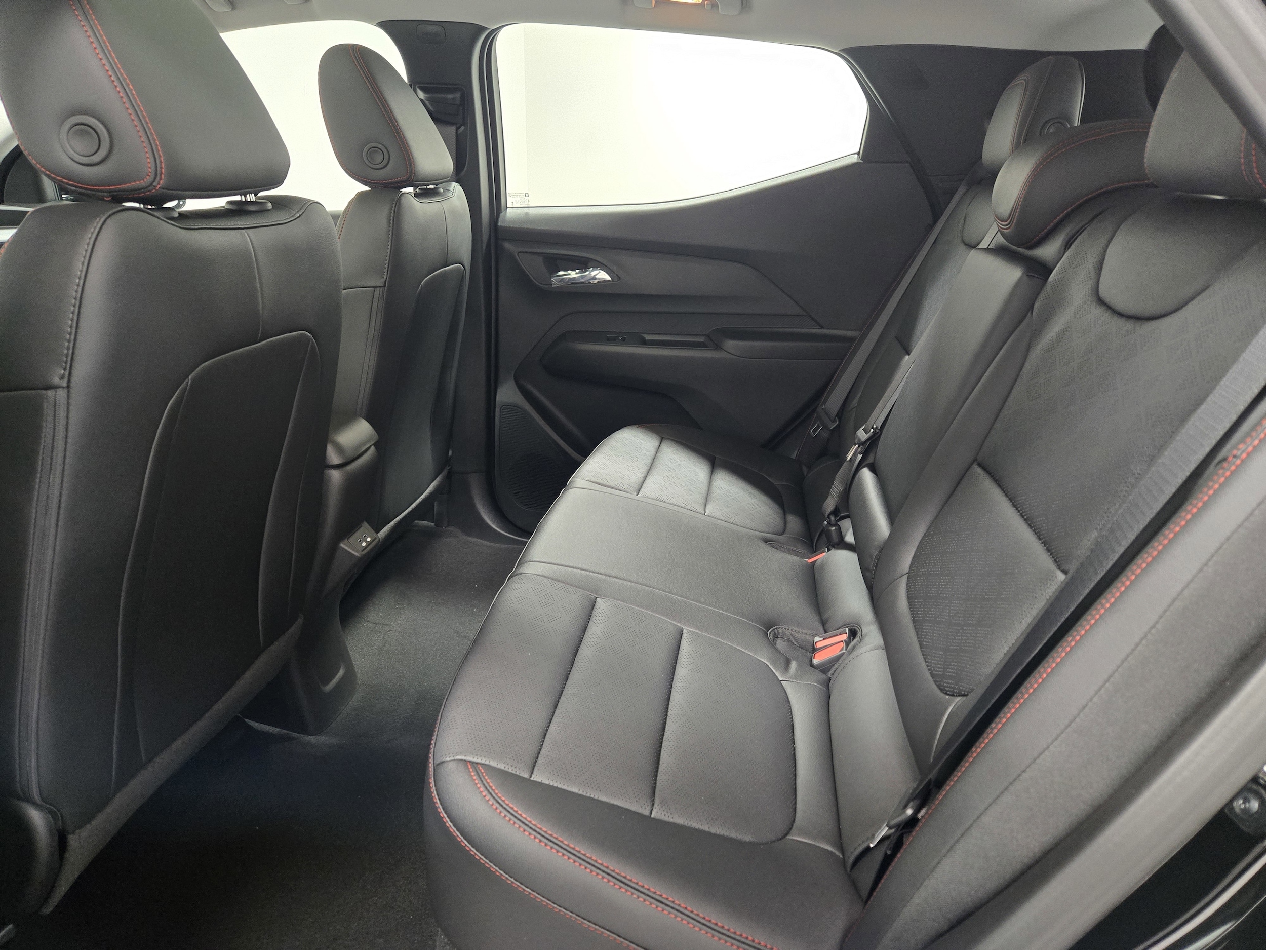 2027 Chevrolet Bolt RS - Photo 16