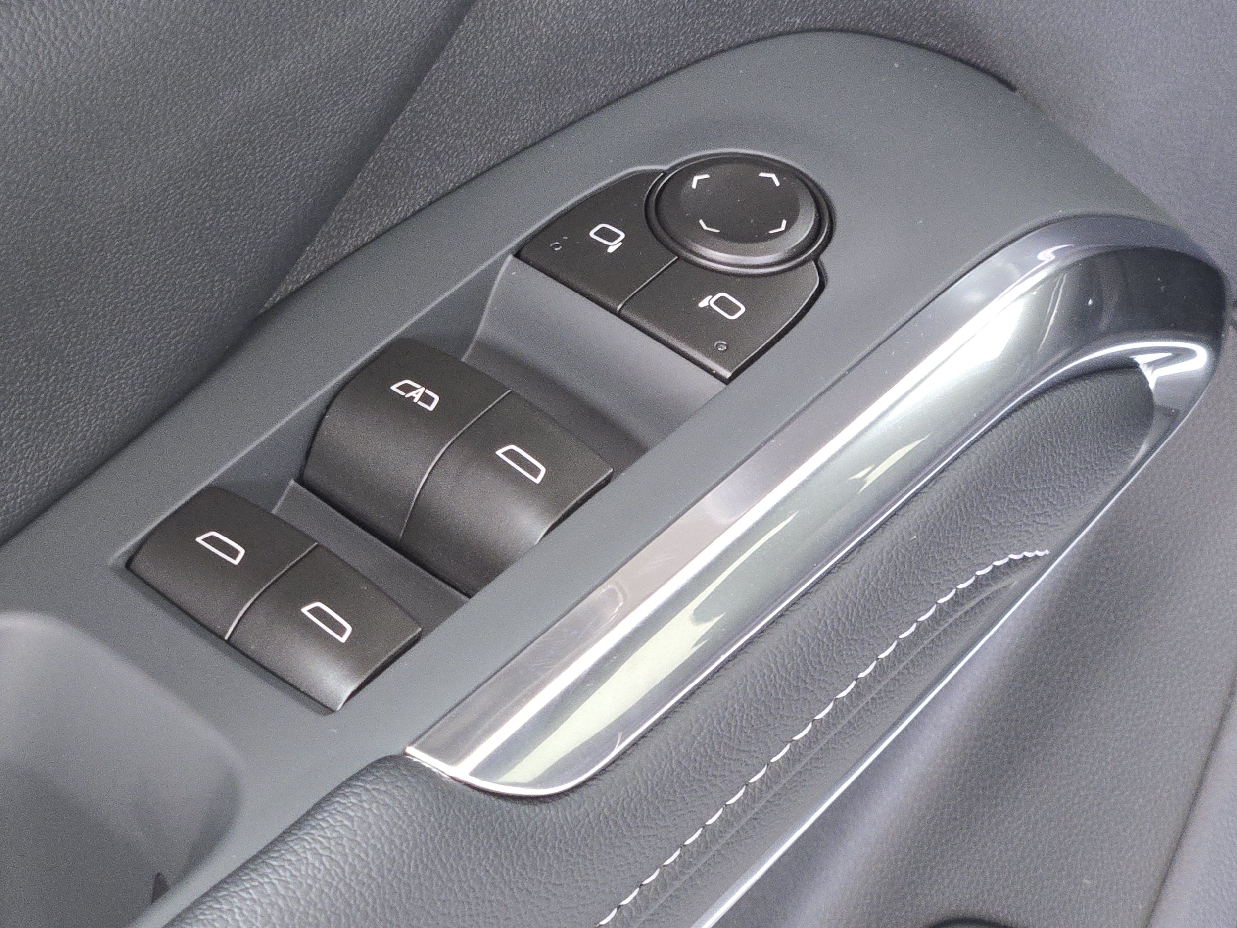 2027 Chevrolet Traverse LT - Photo 22