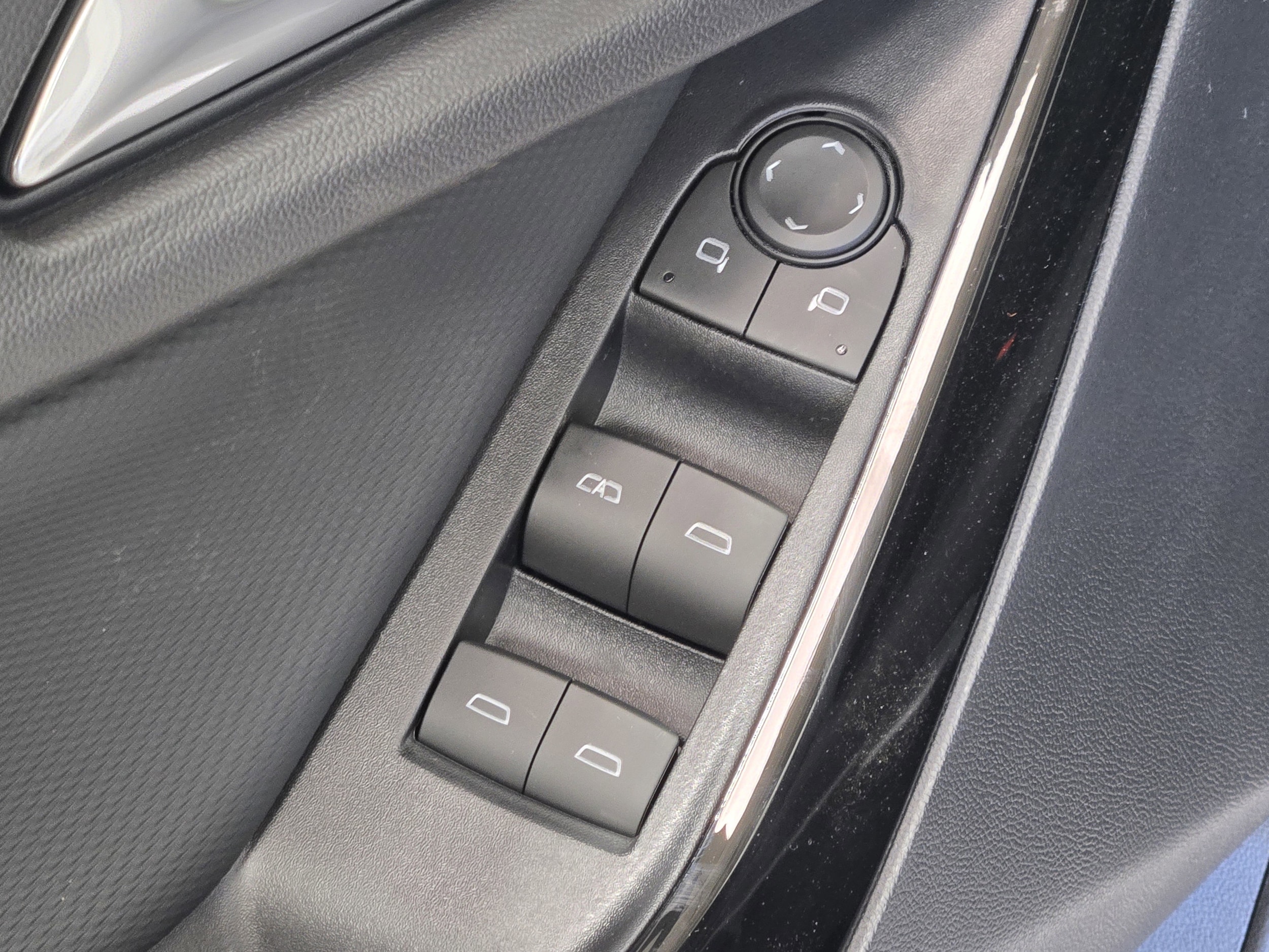 2026 Chevrolet Equinox LT - Photo 19