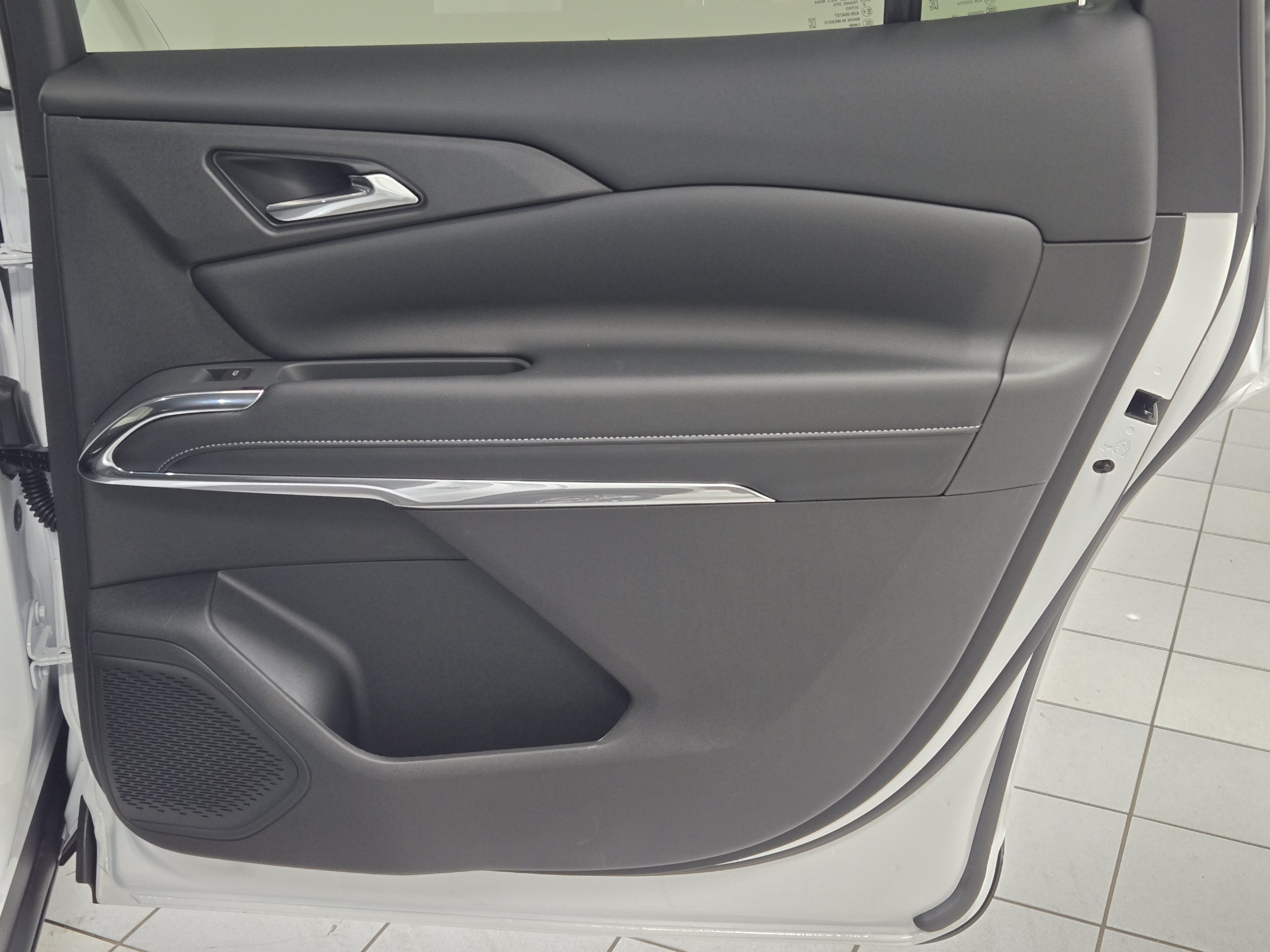 2027 Chevrolet Traverse LT - Photo 8