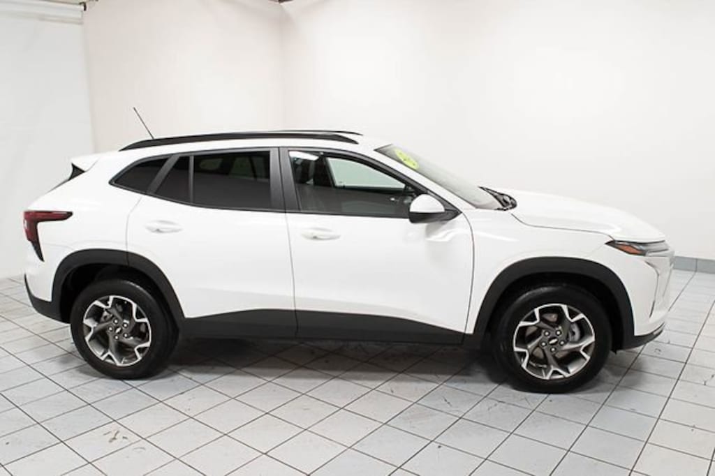 Used 2025 Chevrolet Trax LT SUV