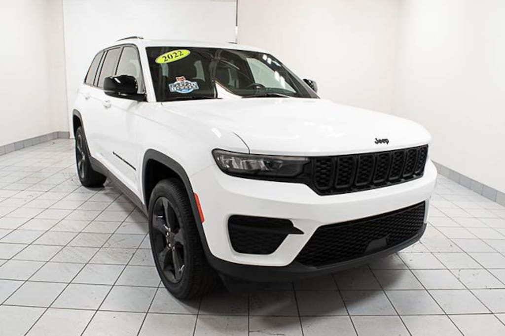 Used 2022 Jeep Grand Cherokee Altitude 4x4 SUV