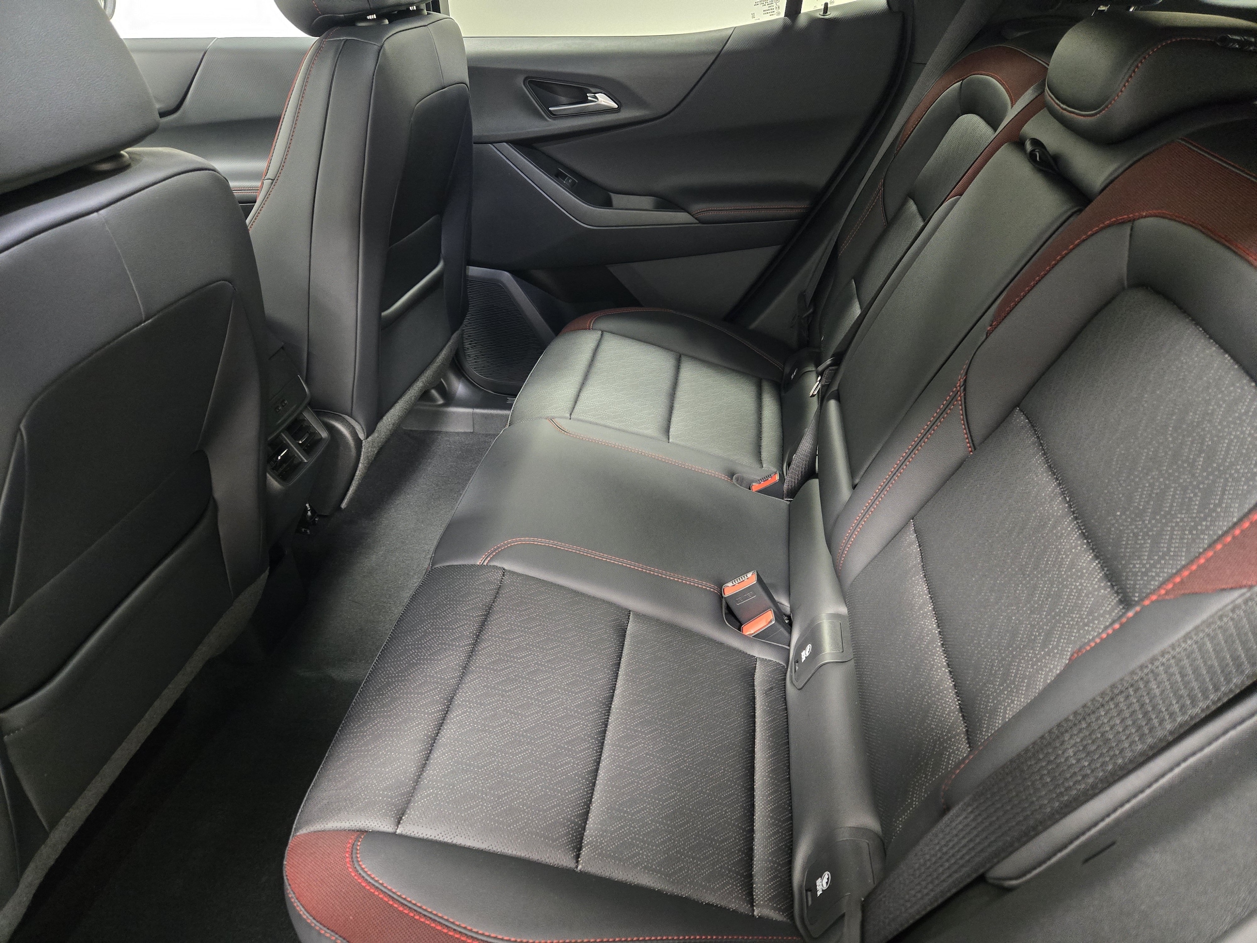 2027 Chevrolet Equinox RS - Photo 16