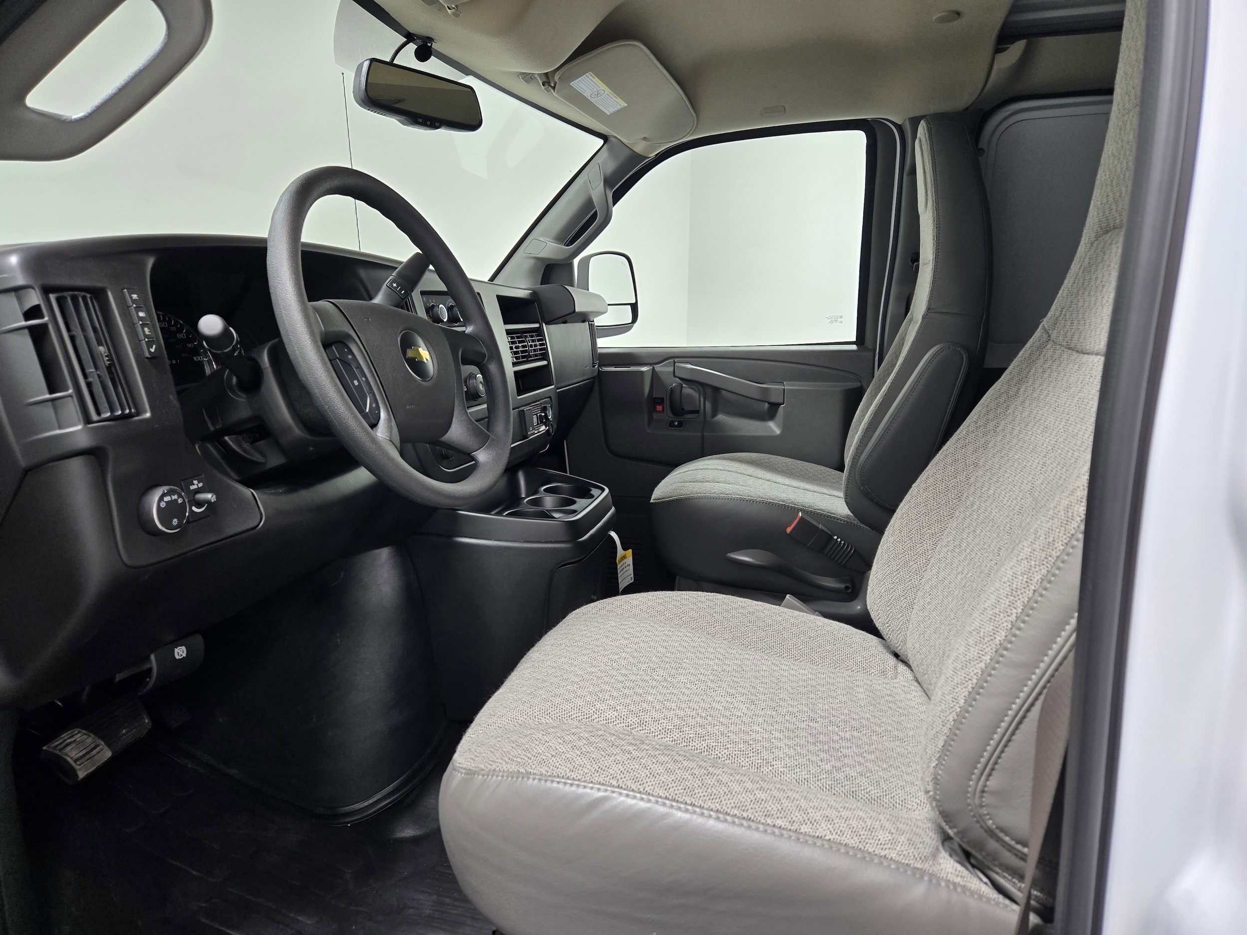 2025 Chevrolet Express Cargo Work Van - Photo 13