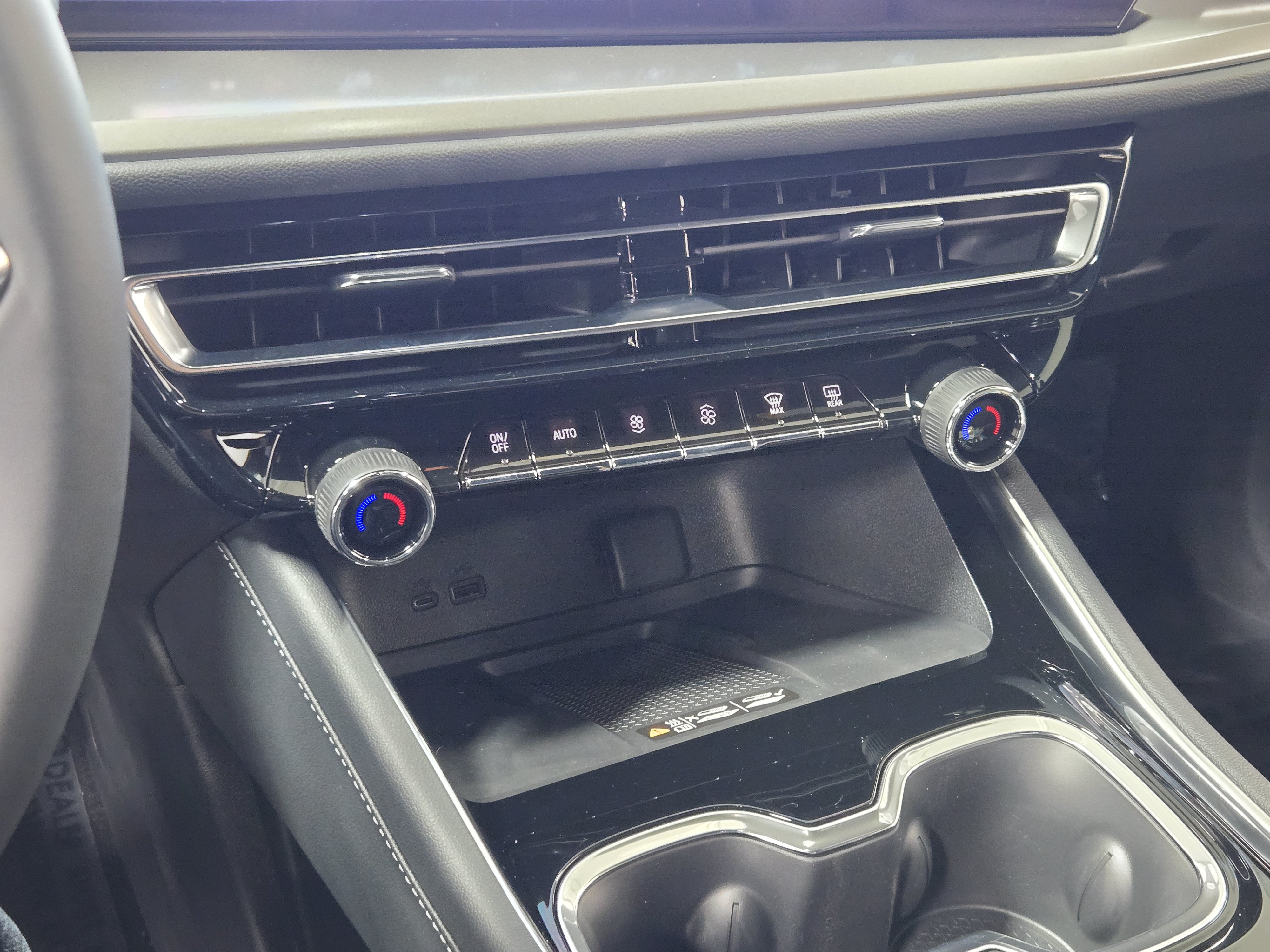 2027 Chevrolet Traverse LT - Photo 27