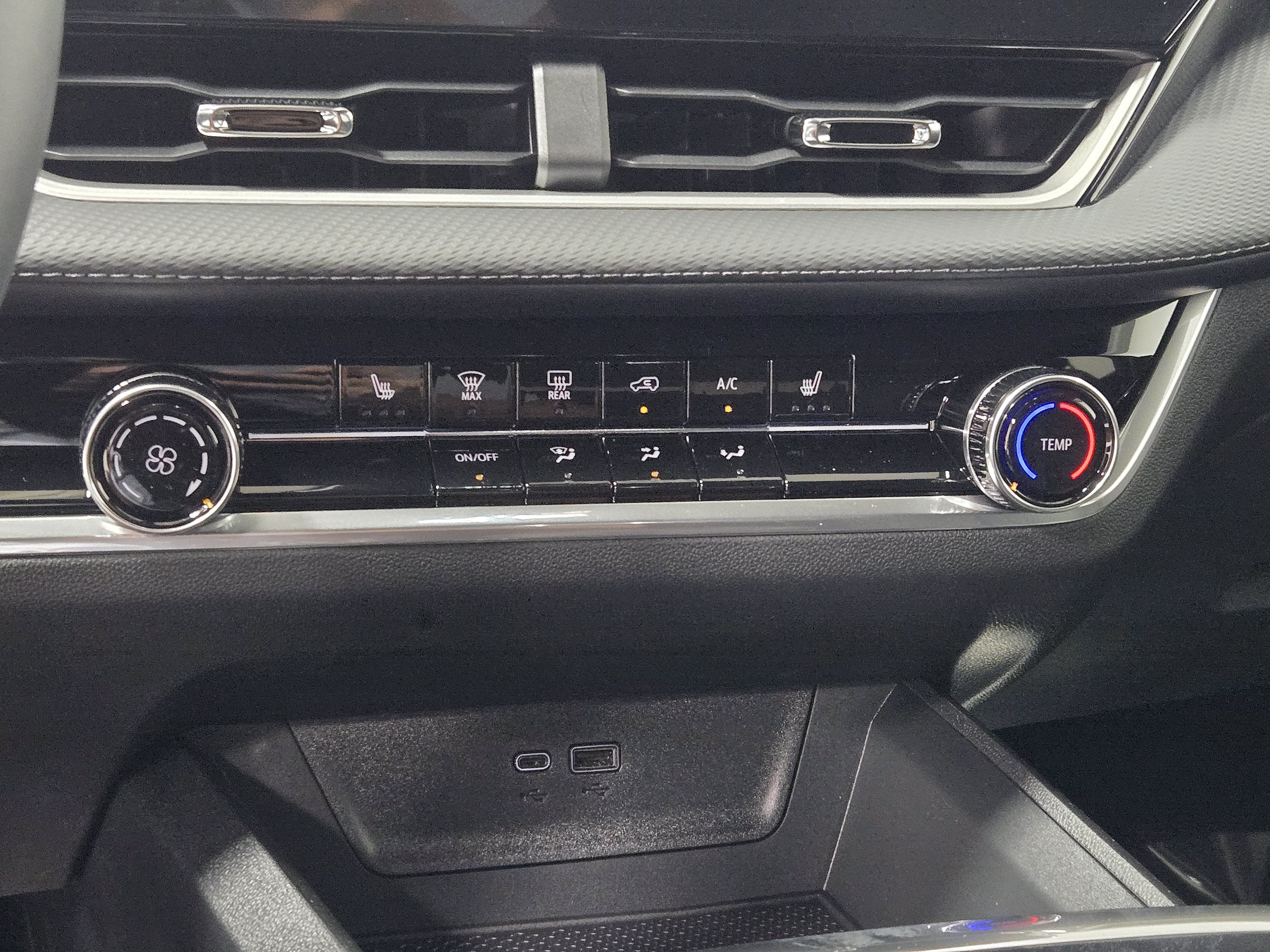 2027 Chevrolet Equinox LT - Photo 25