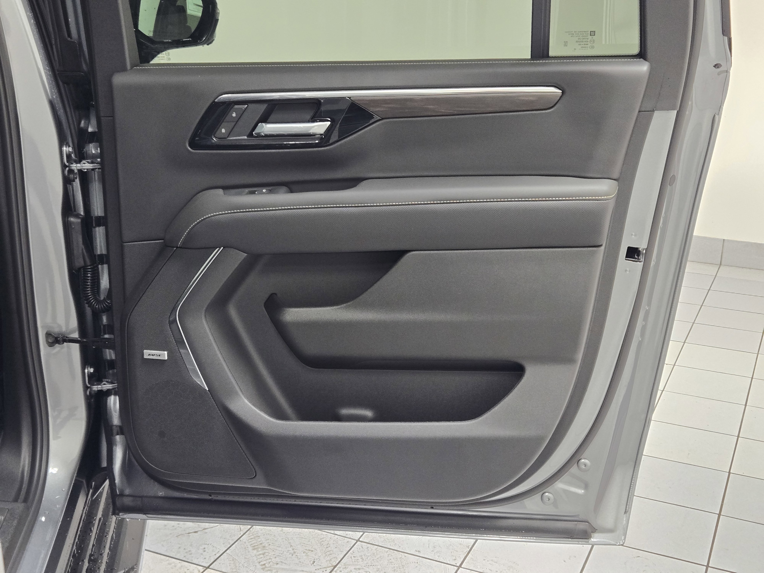 2026 Chevrolet Suburban Premier - Photo 10