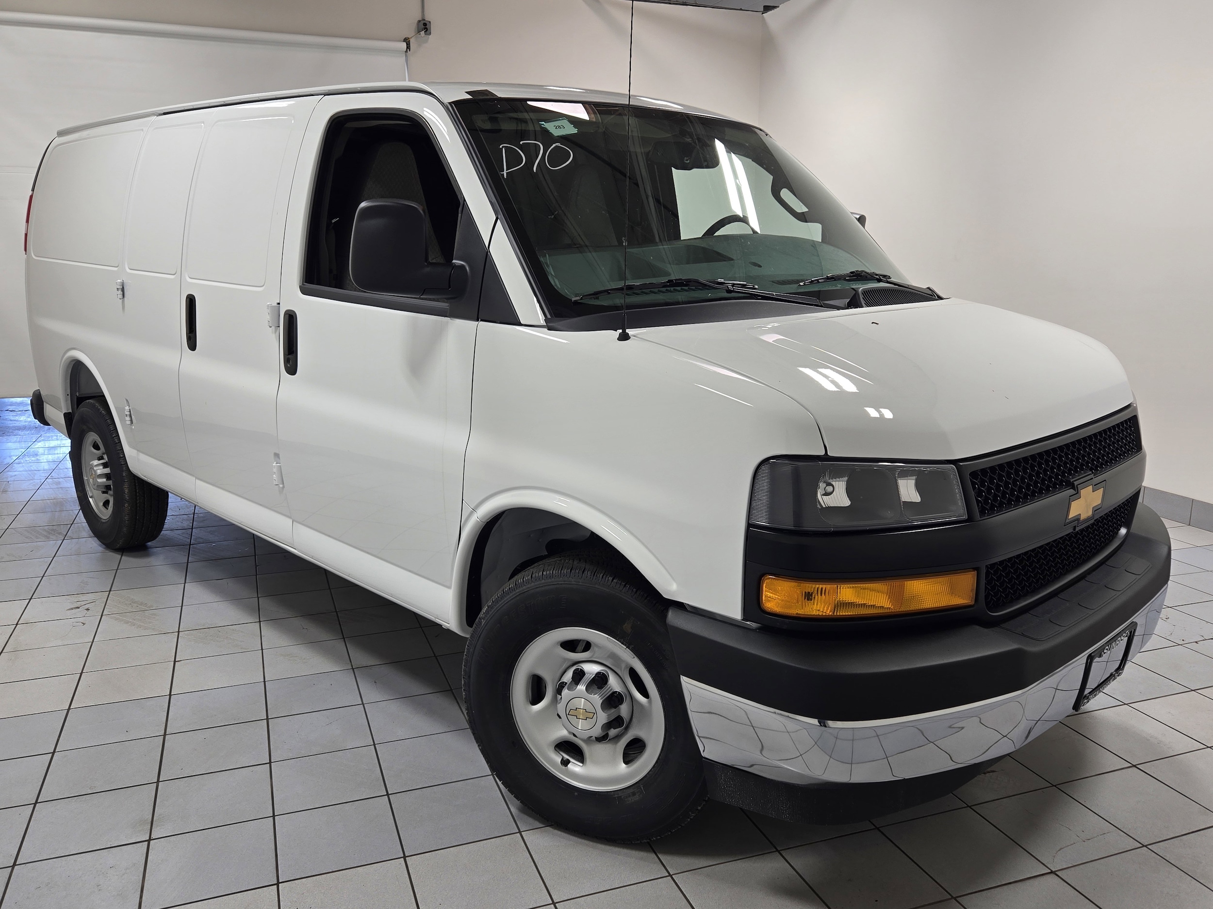 2026 Chevrolet Express 2500 Work Van HD's photo