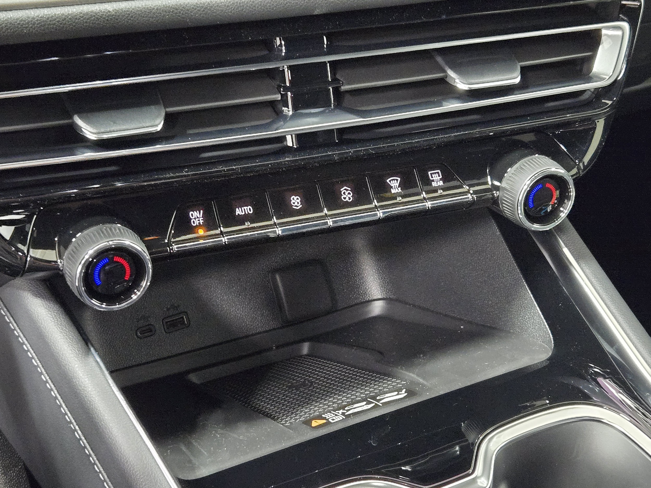 2027 Chevrolet Traverse LT - Photo 28