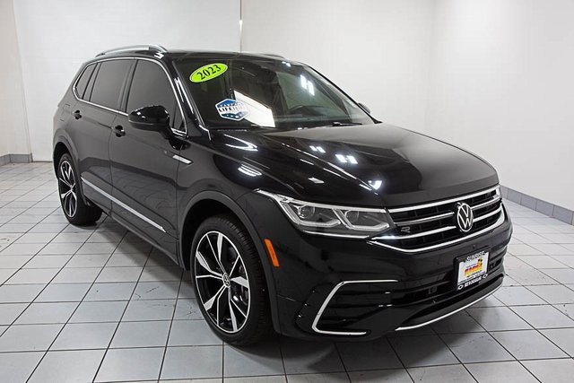 2023 Volkswagen Tiguan SEL R-LINE's photo