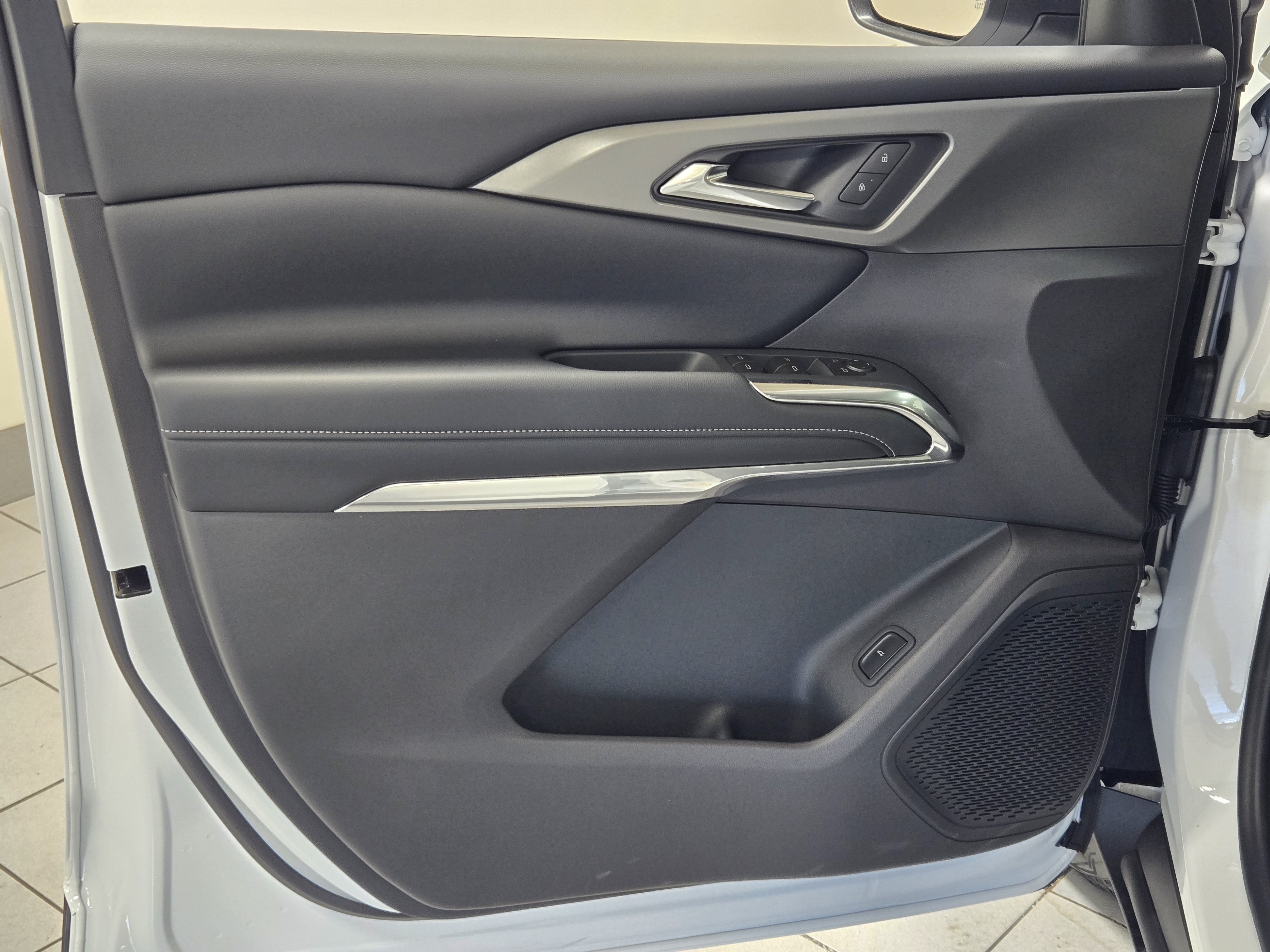2027 Chevrolet Traverse LT - Photo 20