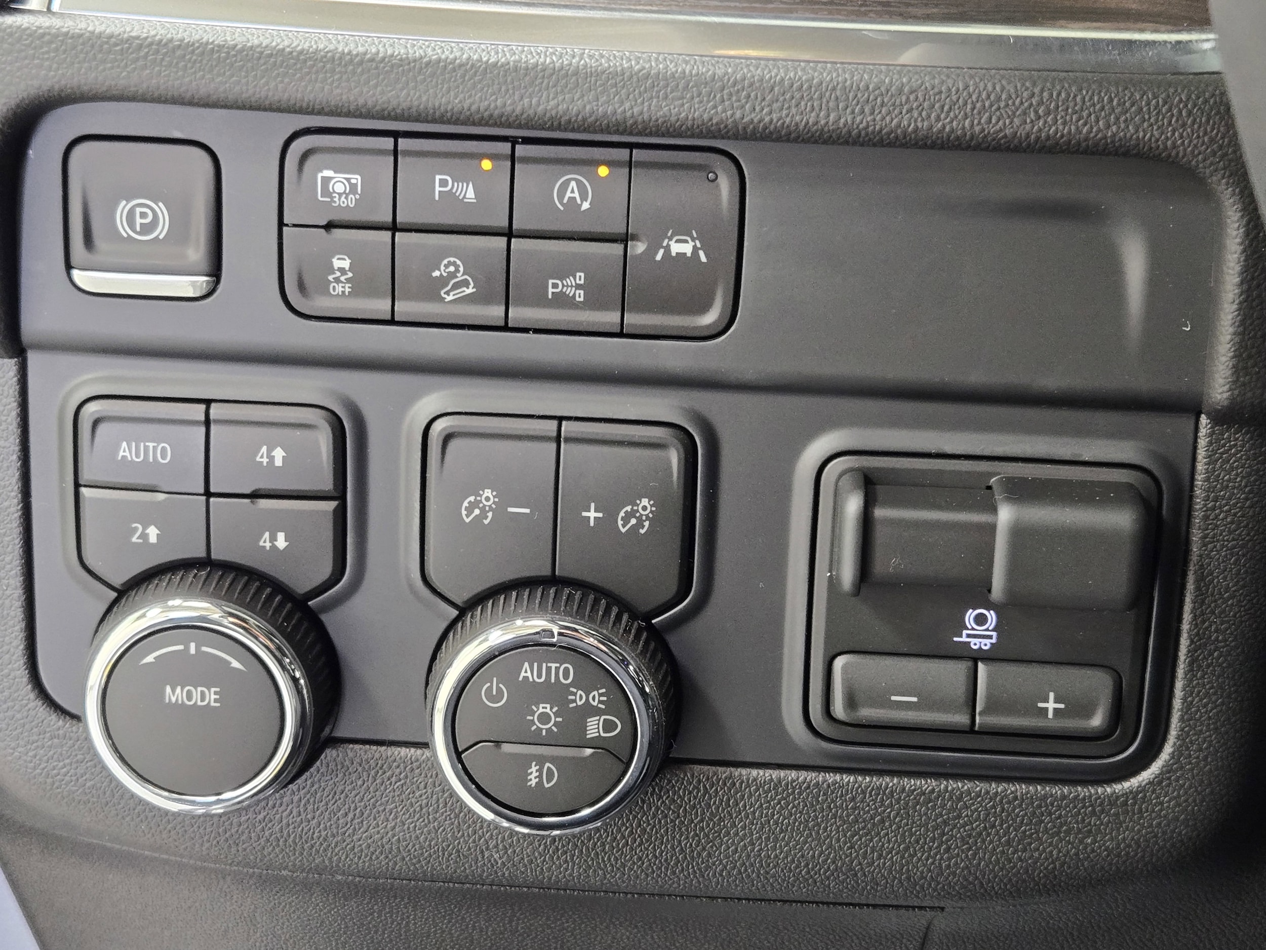 2026 Chevrolet Suburban Premier - Photo 31
