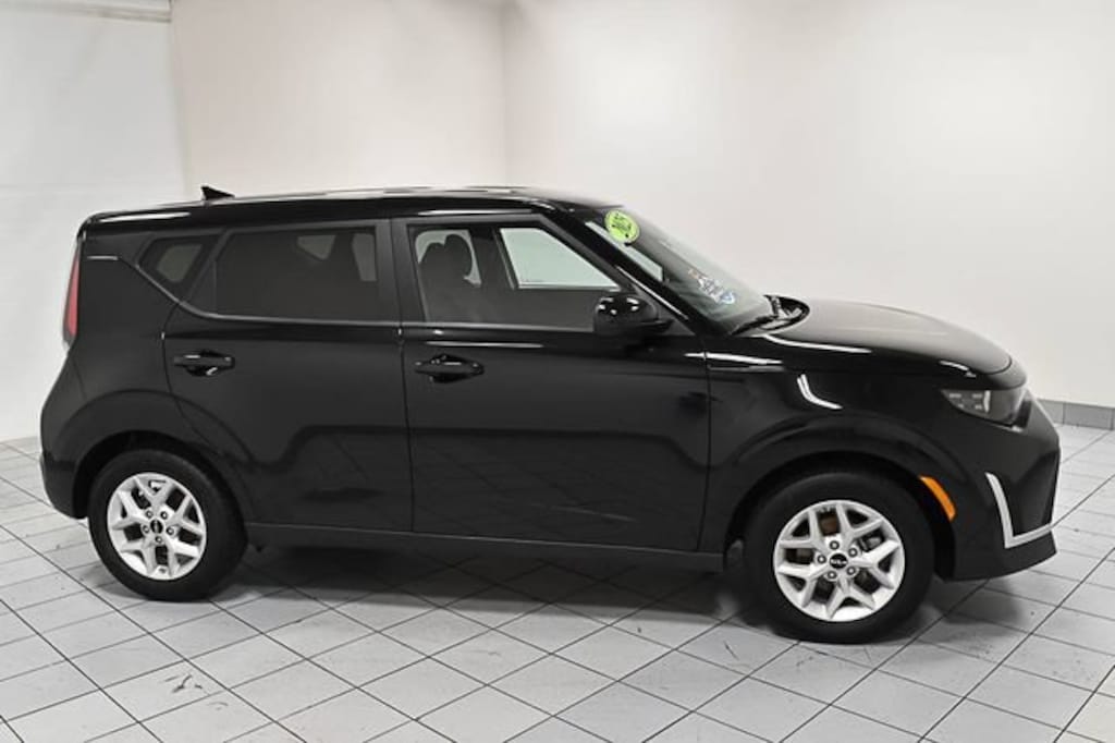Used 2025 Kia Soul LX Hatchback