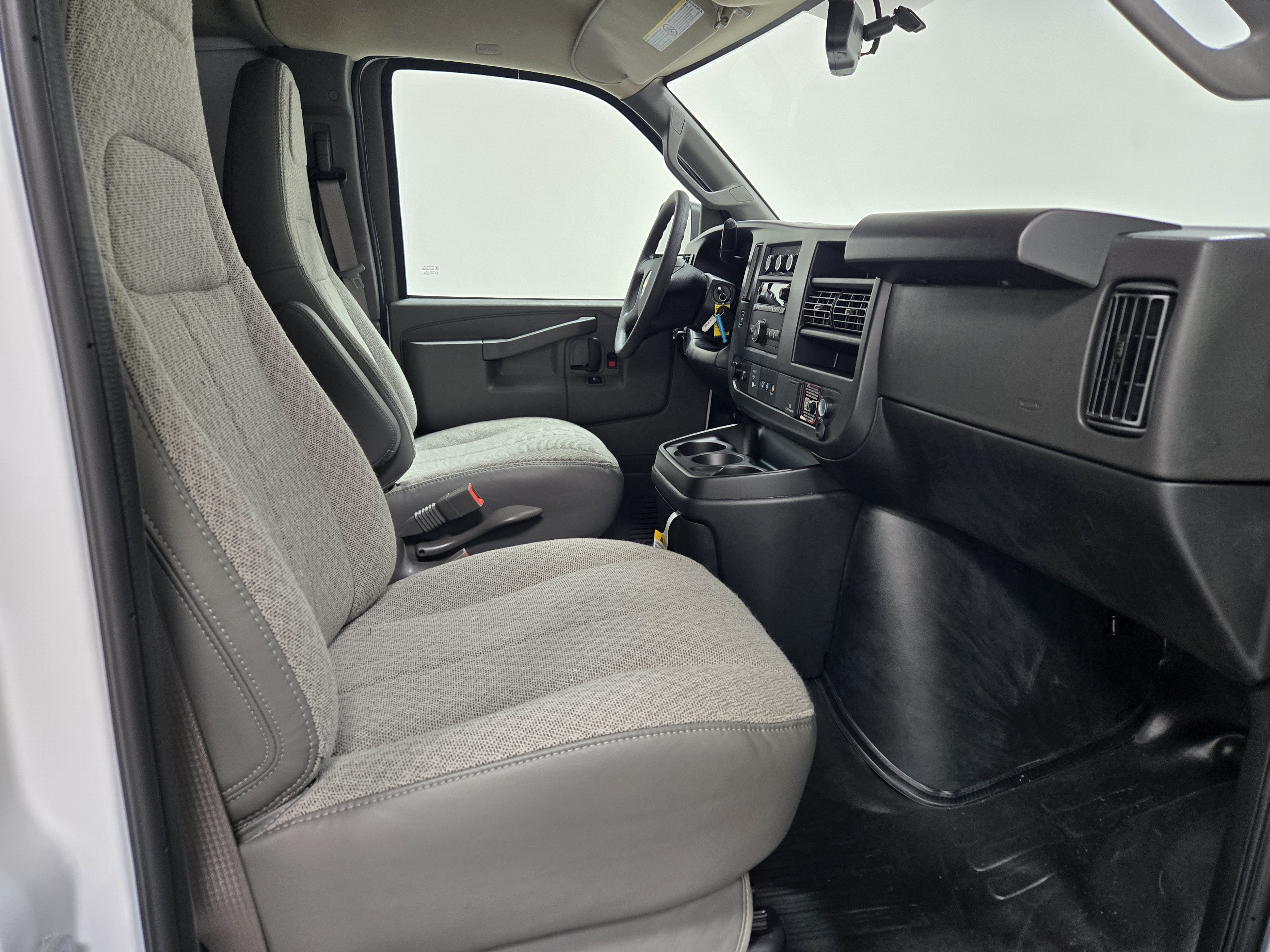 2025 Chevrolet Express Cargo Work Van - Photo 6