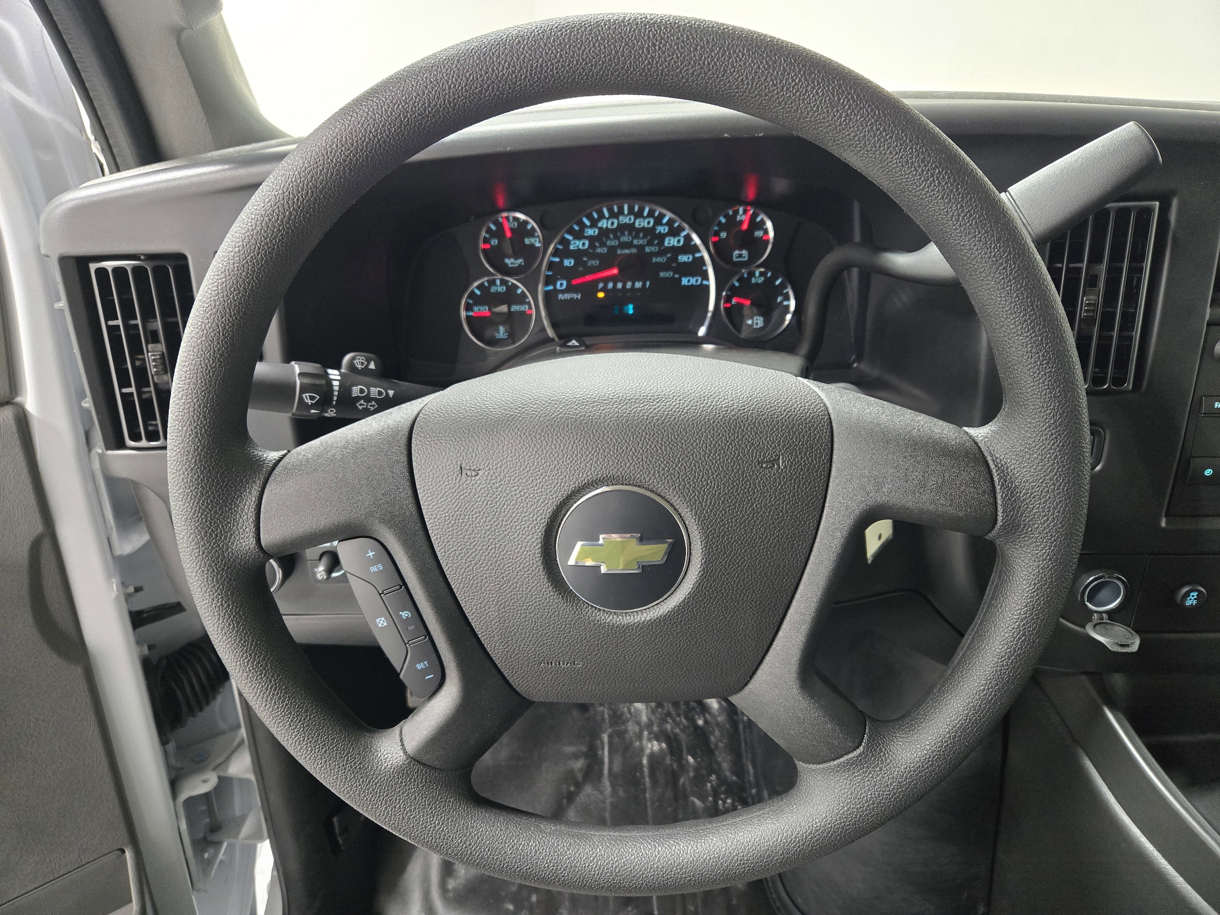 2025 Chevrolet Express Cargo Work Van - Photo 20