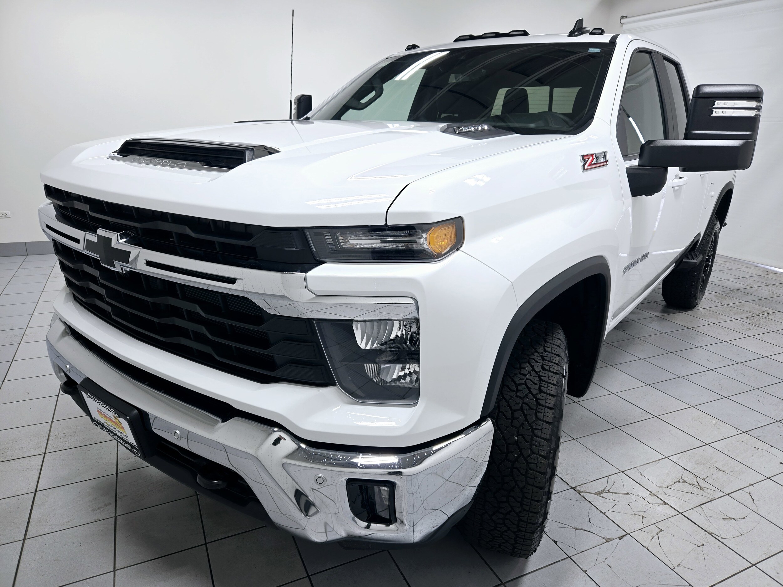 2025 Chevrolet Silverado 2500HD LT photo 3