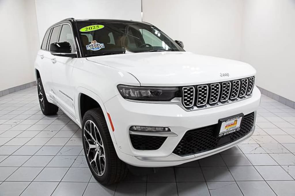 Used 2025 Jeep Grand Cherokee Summit Reserve 4x4 SUV