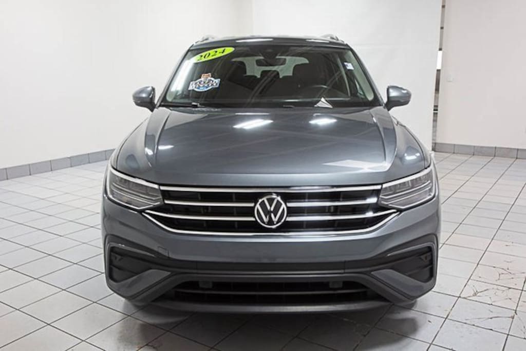 Used 2024 Volkswagen Tiguan SE SUV