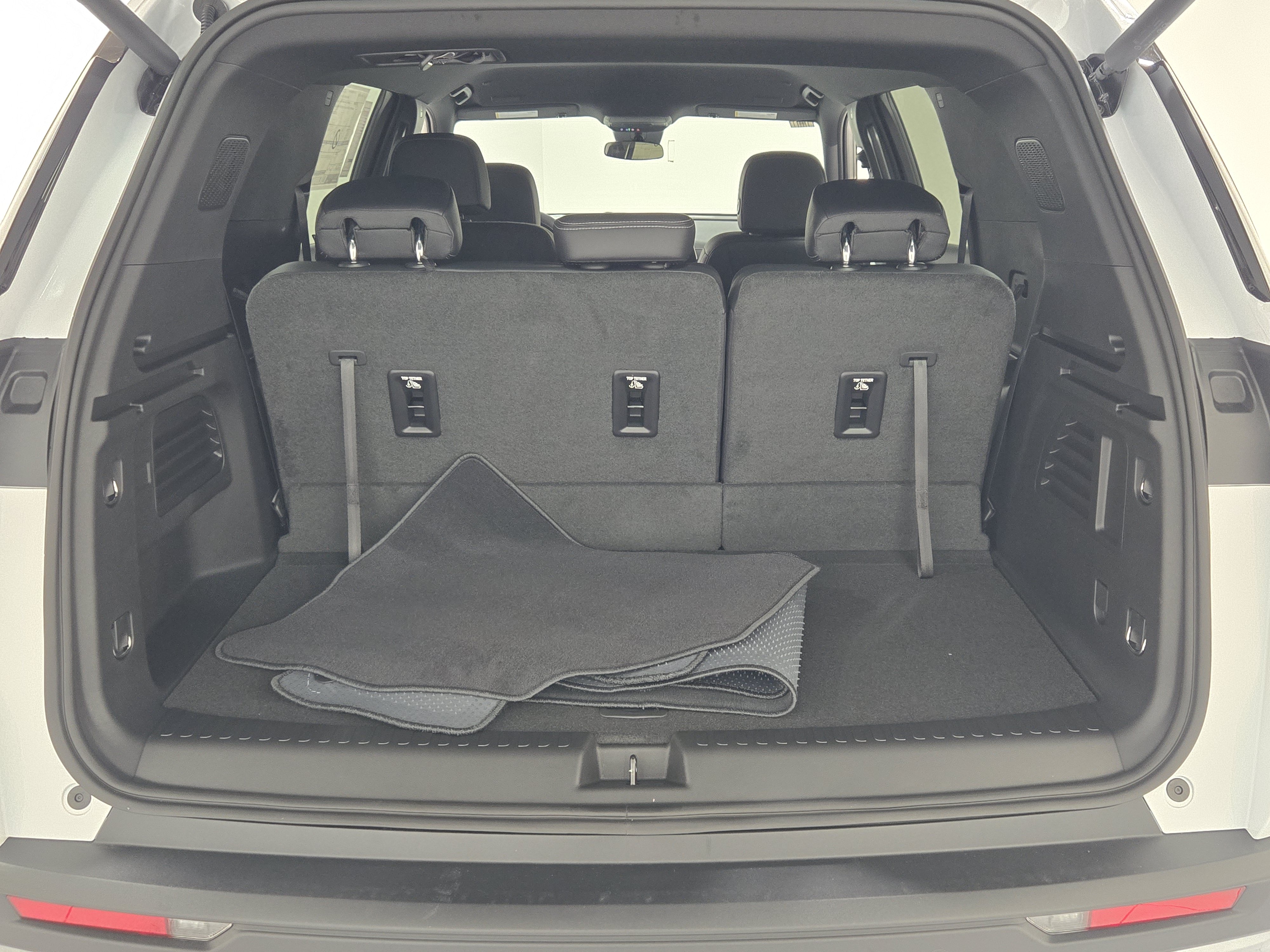 2027 Chevrolet Traverse LT - Photo 13