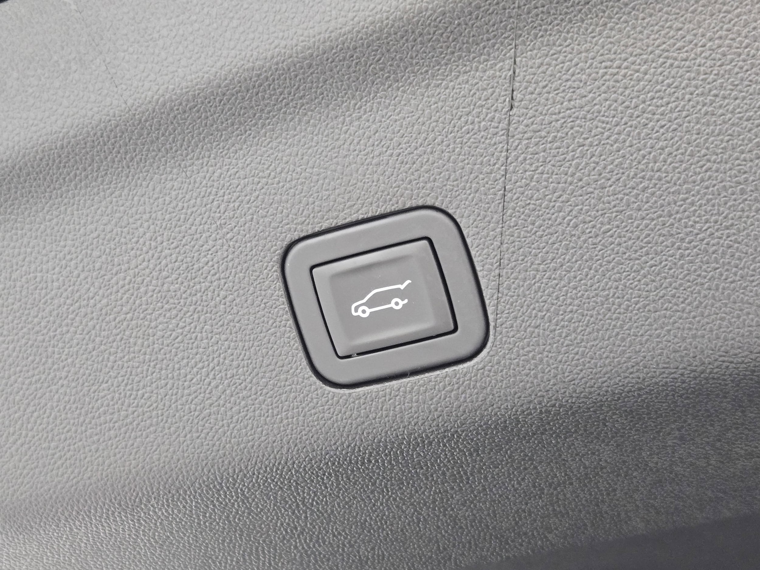 2026 Chevrolet Suburban Premier - Photo 16
