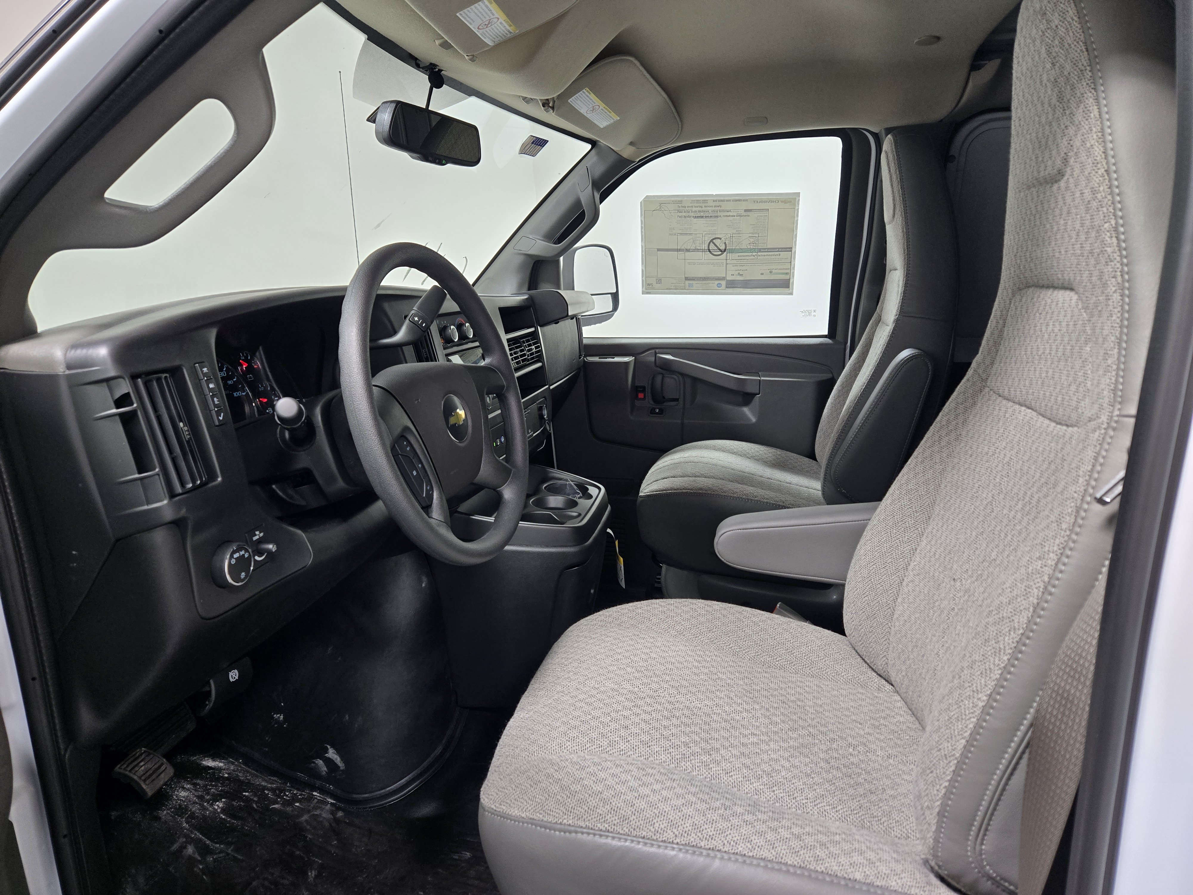 2025 Chevrolet Express Cargo Work Van - Photo 15