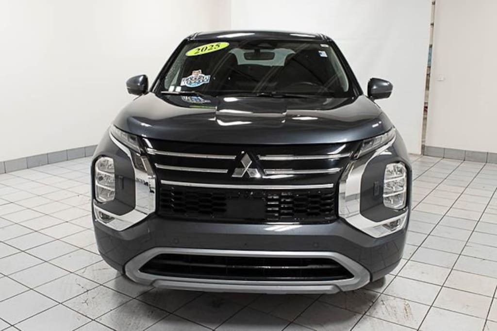 Used 2025 Mitsubishi Outlander SE SUV